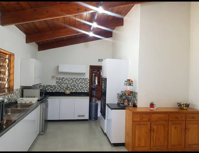 5 BEDROOM FREESTANDING FOR SALE IN CLANSTHAL